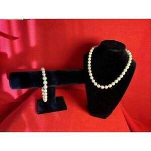 Vintage Single Strand  Pearl Hand-Knotted Necklace And Bracelet